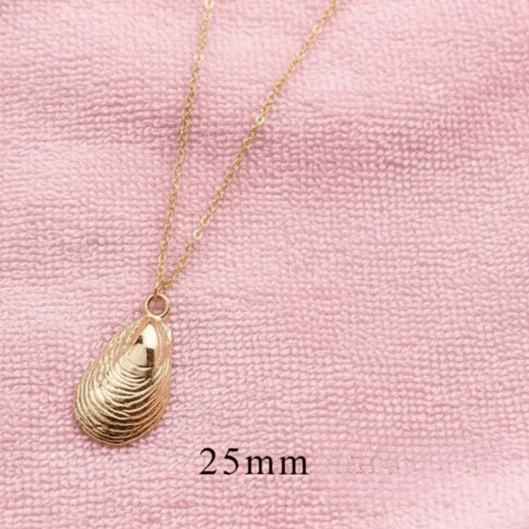 Beach Babe Necklace - Frosted Feminine