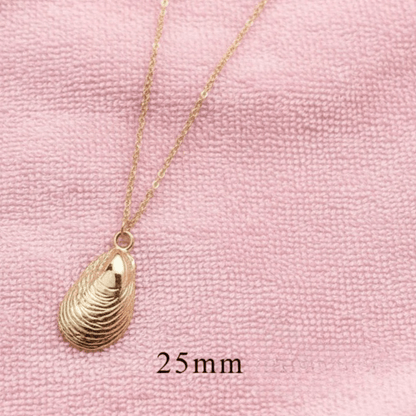 Beach Babe Necklace - Frosted Feminine