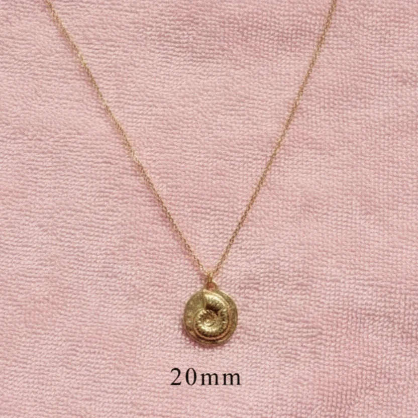 Beach Babe Necklace - Frosted Feminine