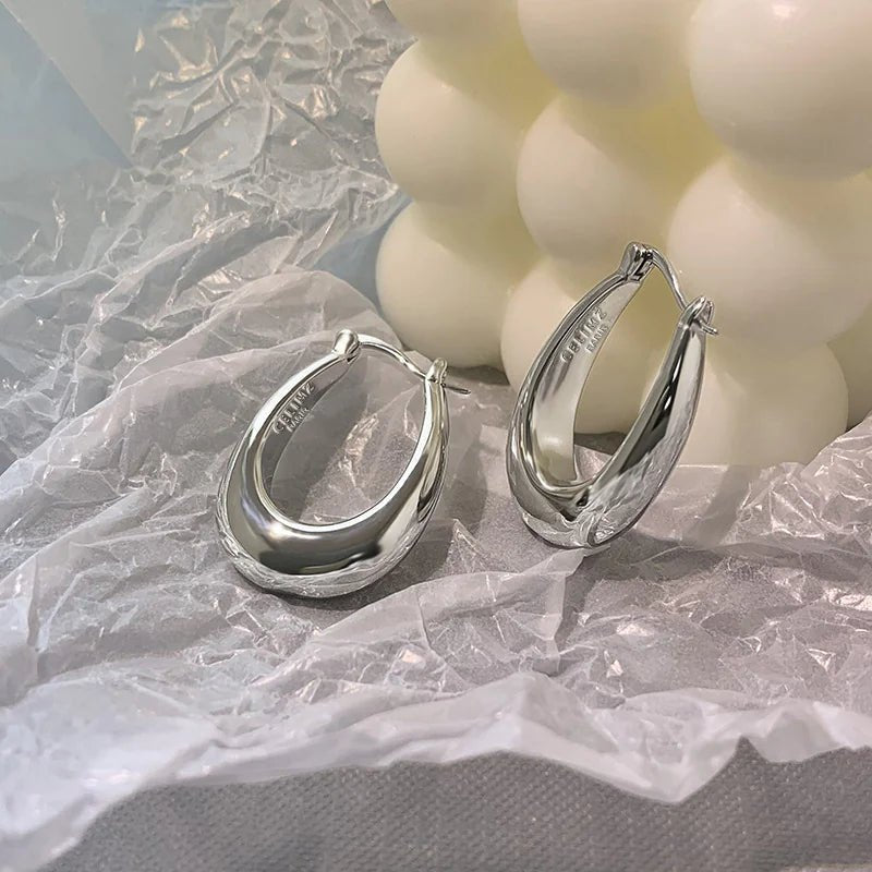 Glamour Girl Earrings - Frosted Feminine