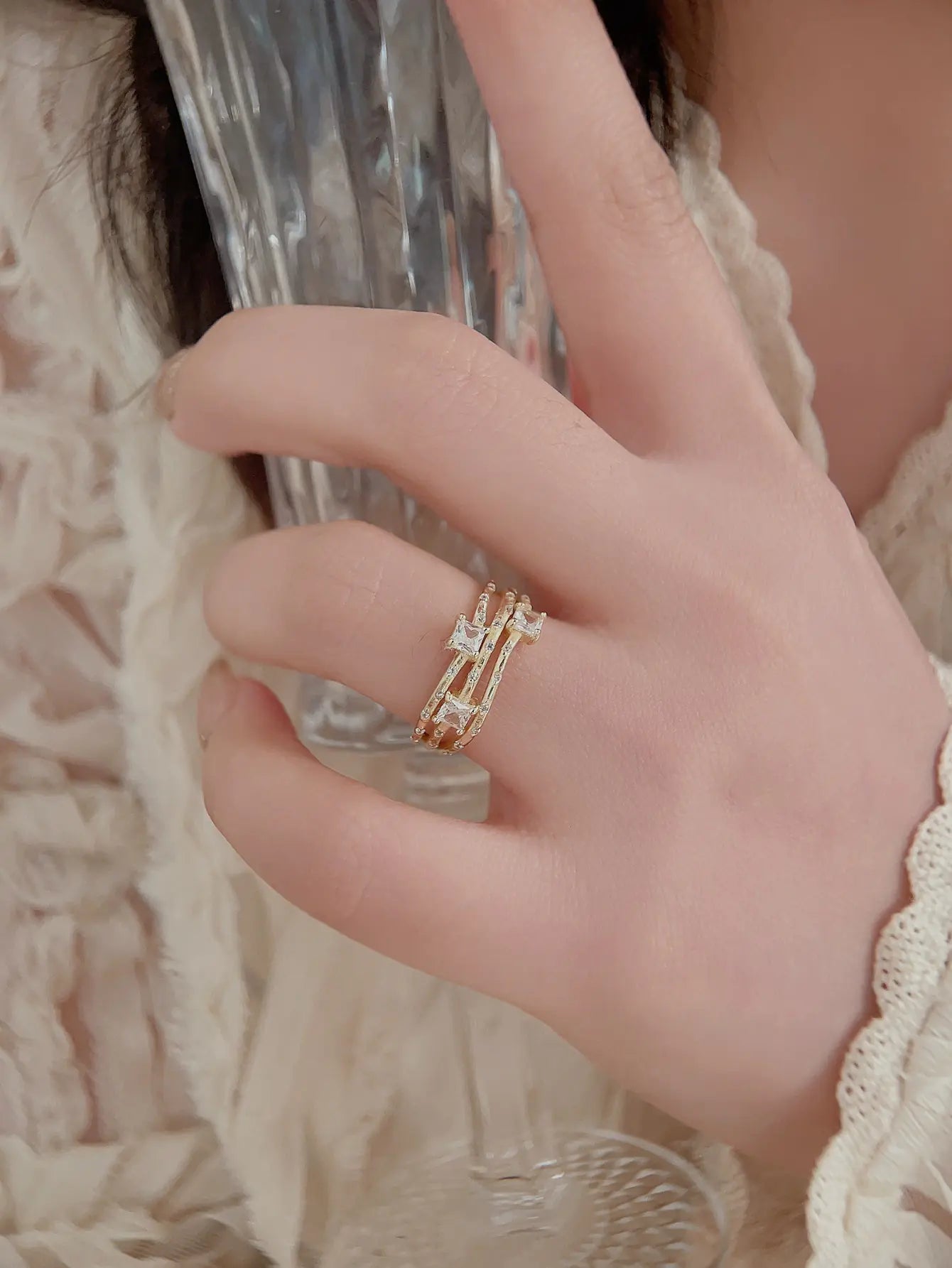Sugar Rim Ring - Frosted Feminine